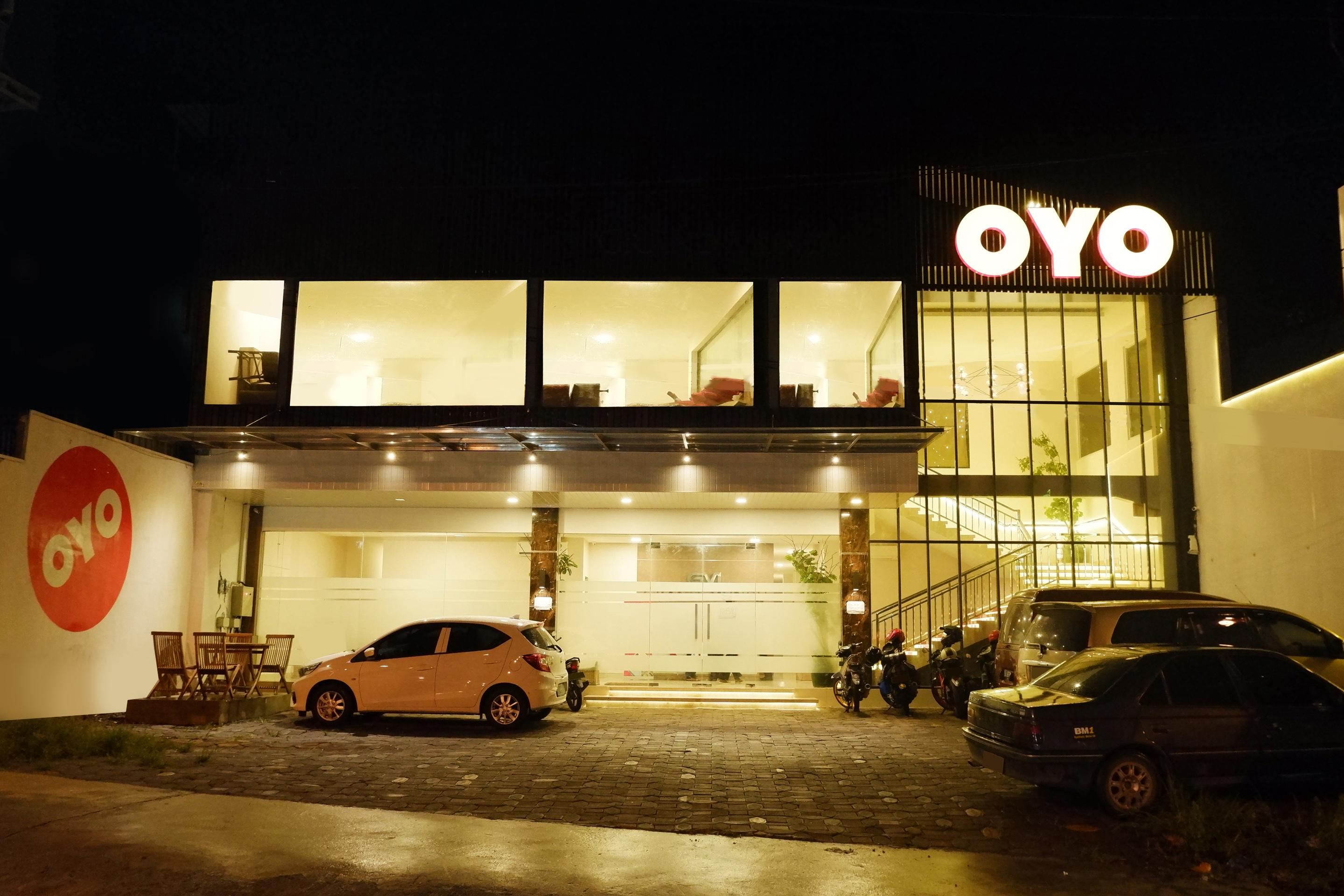三宝垄 Oyo 379 Grand Mundu酒店 外观 照片
